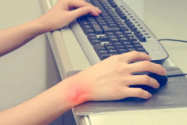  what is carpal tunnel syndrome and what causes it