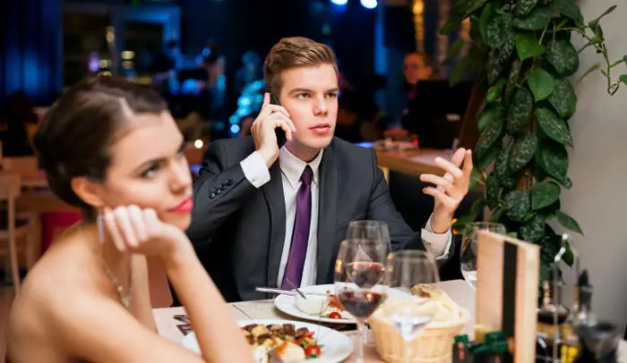9 Depressingly Telling Signs It's a Bad Date